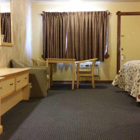 Budget Host Longhorn Motel Byers Kültér fotó